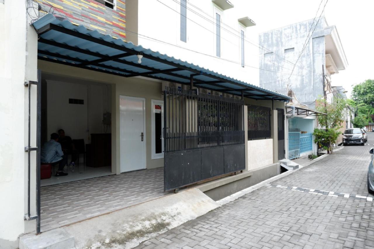 RedDoorz Hostel near Kota Lama Semarang Exterior foto