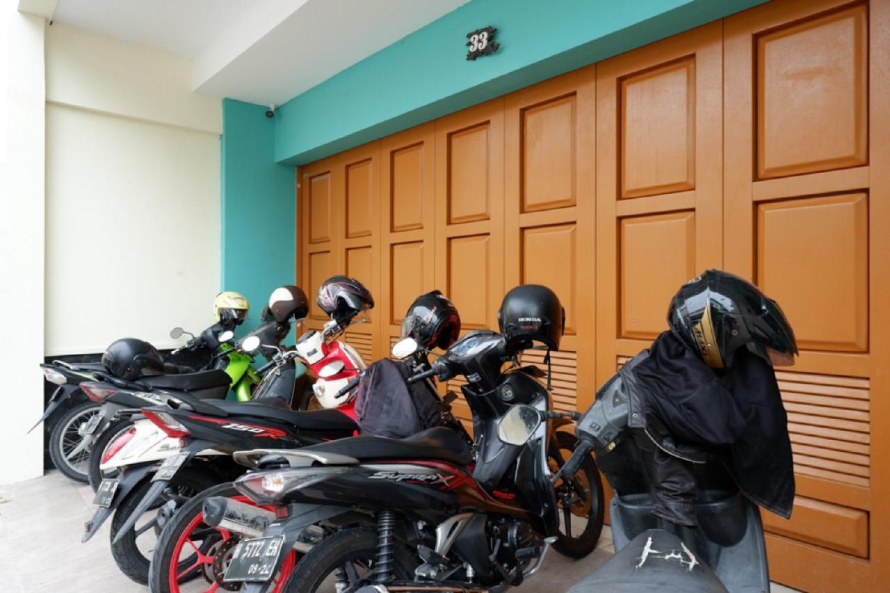 RedDoorz Hostel near Kota Lama Semarang Exterior foto