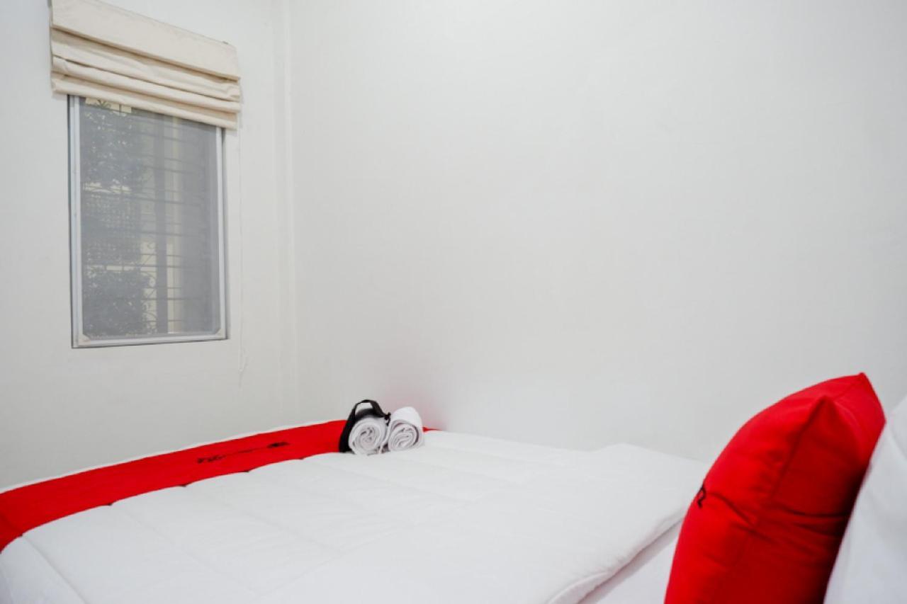 RedDoorz Hostel near Kota Lama Semarang Exterior foto