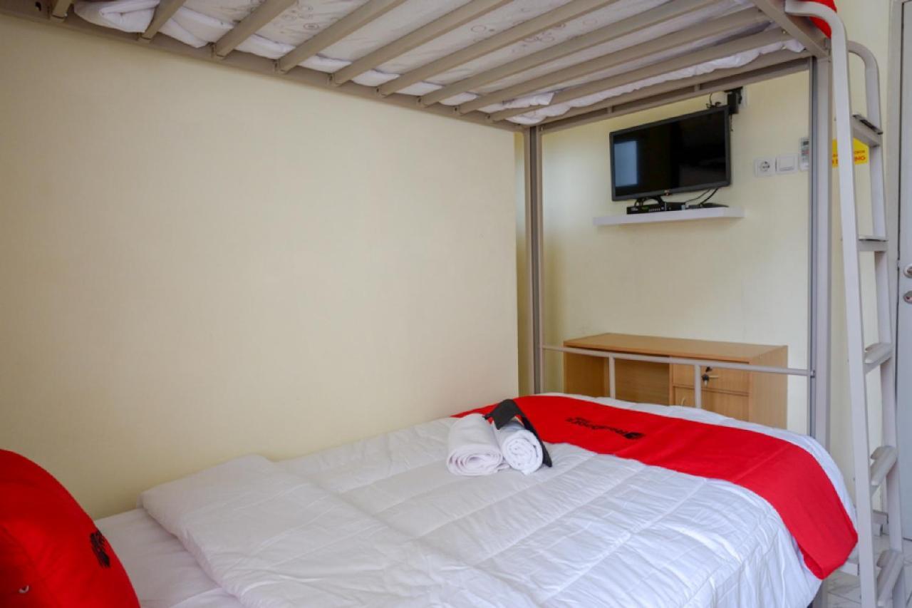 RedDoorz Hostel near Kota Lama Semarang Exterior foto